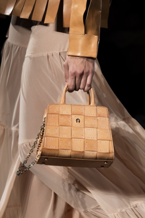 اسبوع الموضة في ميلان 2019 أزياء AIGNER الفاخرة لربيع وصيف 2020