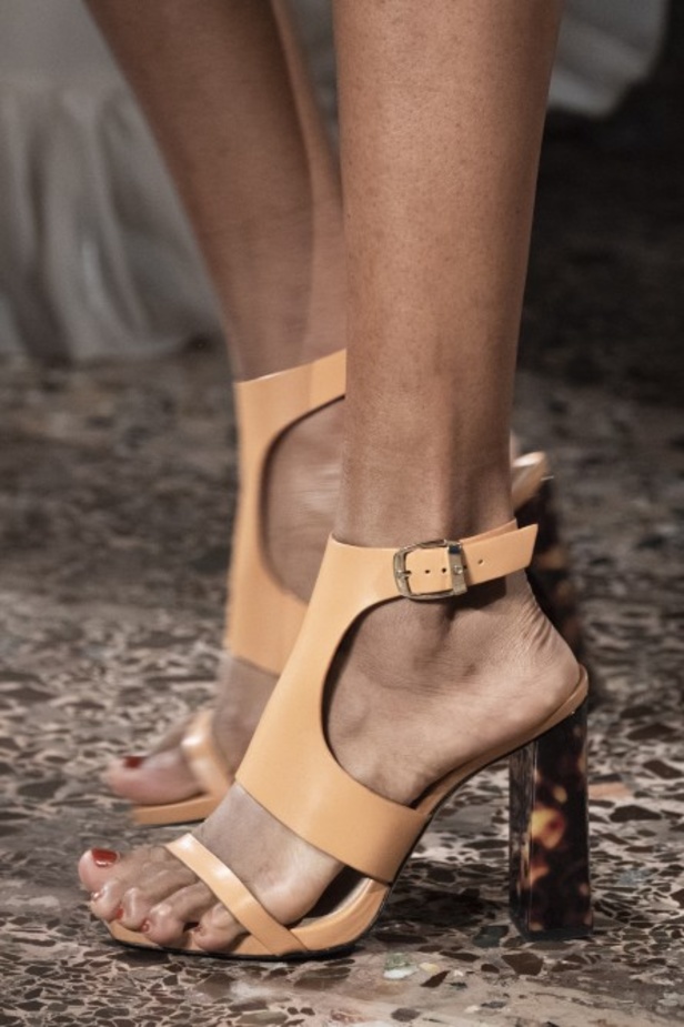 اسبوع الموضة في ميلان 2019 أزياء AIGNER الفاخرة لربيع وصيف 2020