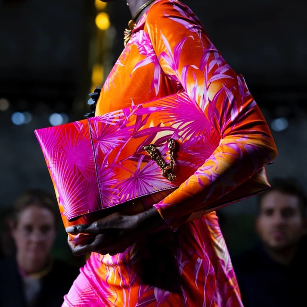 اسبوع الموضة في ميلان 2019 عرض أزياء VERSACE لربيع وصيف 2020