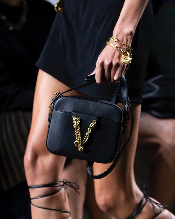 اسبوع الموضة في ميلان 2019 عرض أزياء VERSACE لربيع وصيف 2020