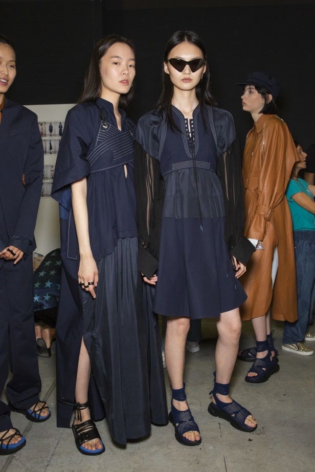 الأنوثة المفعمة بالرومانسية المعاصرة مع مجموعة Sportmax لربيع وصيف 2020