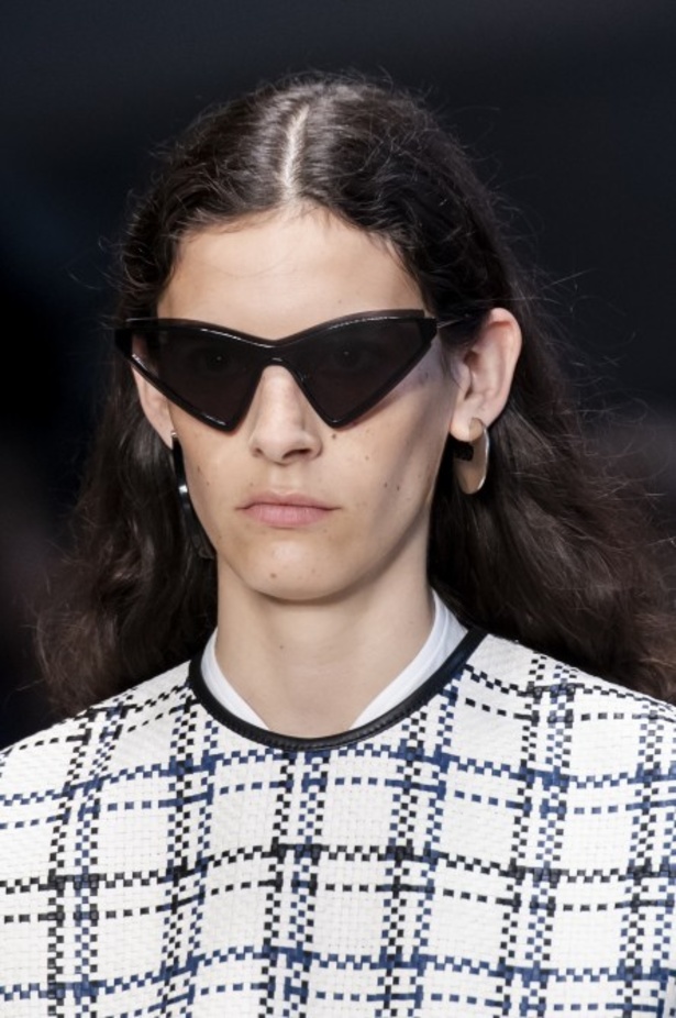 الأنوثة المفعمة بالرومانسية المعاصرة مع مجموعة Sportmax لربيع وصيف 2020