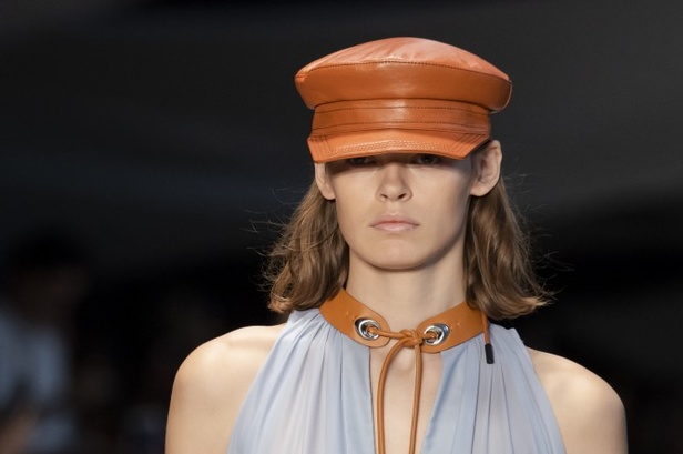 الأنوثة المفعمة بالرومانسية المعاصرة مع مجموعة Sportmax لربيع وصيف 2020