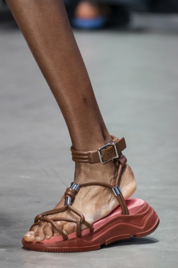 الأنوثة المفعمة بالرومانسية المعاصرة مع مجموعة Sportmax لربيع وصيف 2020