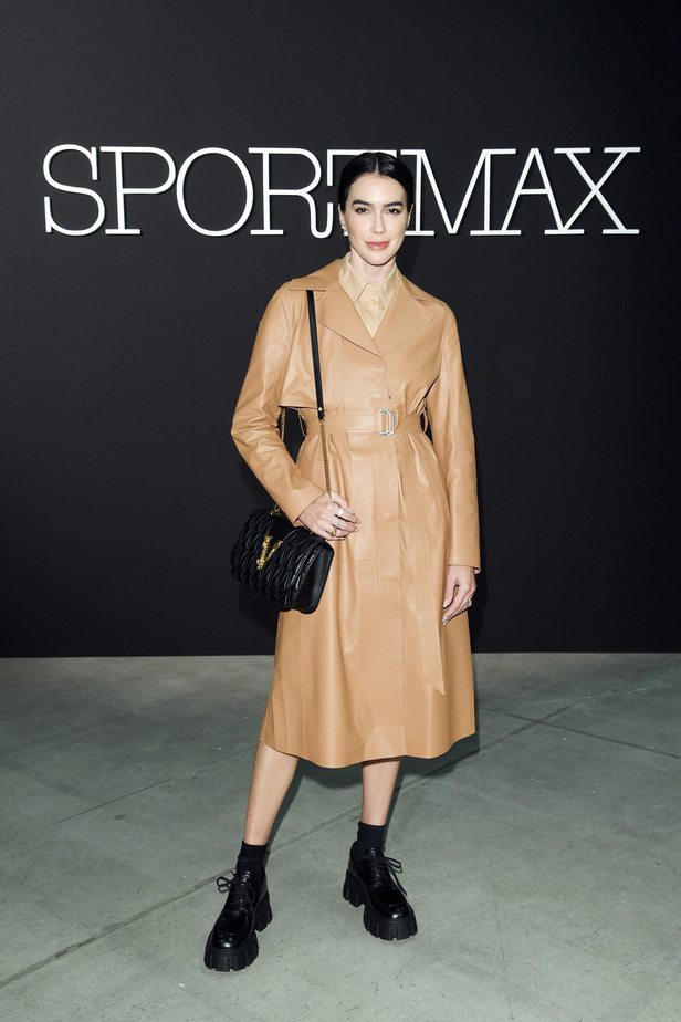 الأنوثة المفعمة بالرومانسية المعاصرة مع مجموعة Sportmax لربيع وصيف 2020