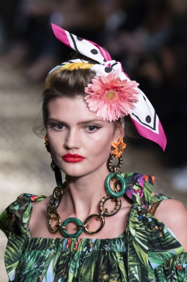 تصاميم عكست الألوان والمرح في عرض Dolce & Gabbana