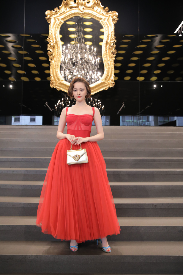 تصاميم عكست الألوان والمرح في عرض Dolce & Gabbana