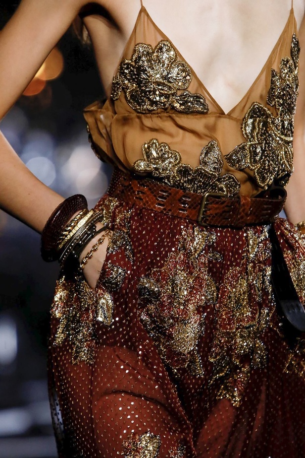 اسبوع الموضة في باريس 2019 مجموعة SAINT LAURENT لربيع وصيف 2020