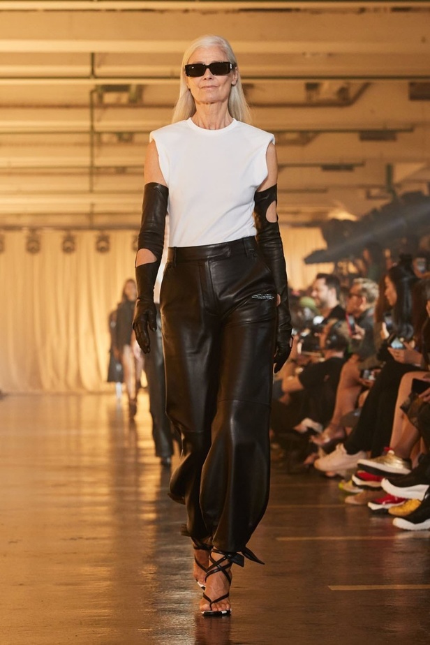 عرض مجموعة Off white بحس رياضي فاخر 