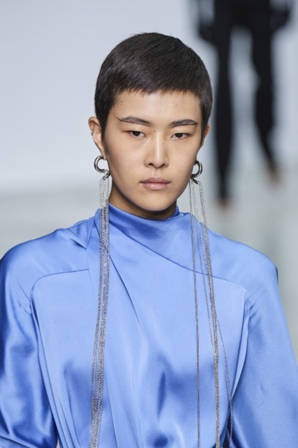 اسبوع الموضة في باريس 2019 عرض أزياء MUGLER لربيع وصيف 2020