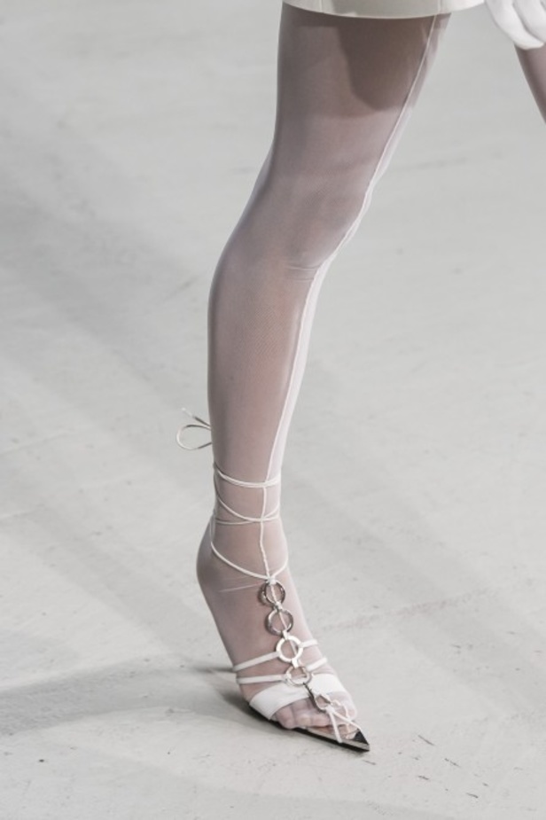 اسبوع الموضة في باريس 2019 عرض أزياء MUGLER لربيع وصيف 2020