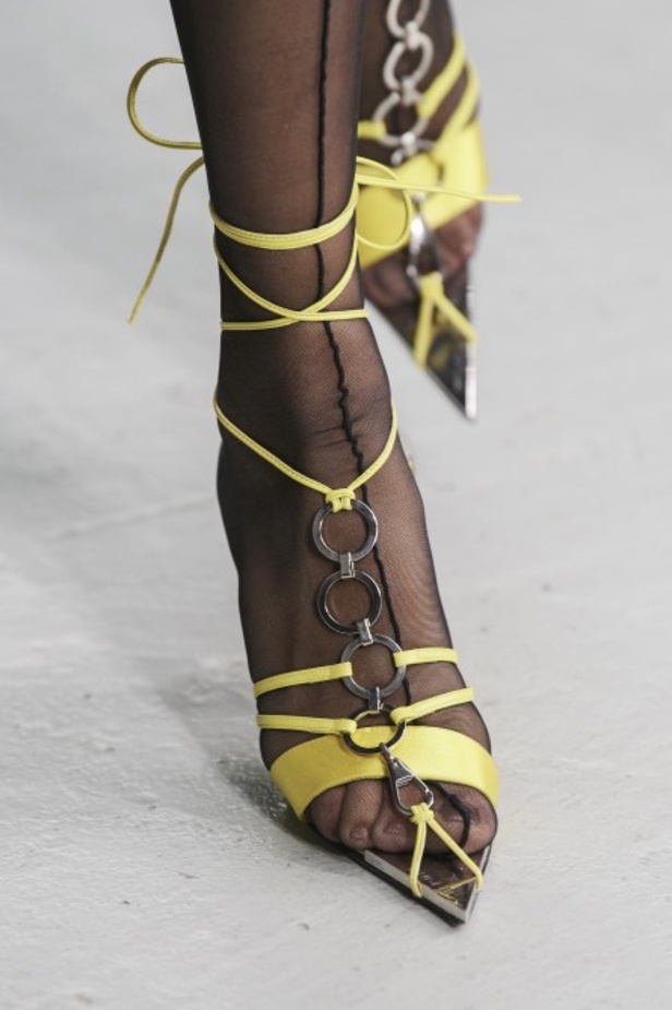 اسبوع الموضة في باريس 2019 عرض أزياء MUGLER لربيع وصيف 2020