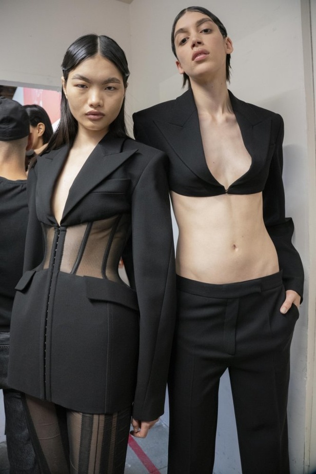 اسبوع الموضة في باريس 2019 عرض أزياء MUGLER لربيع وصيف 2020