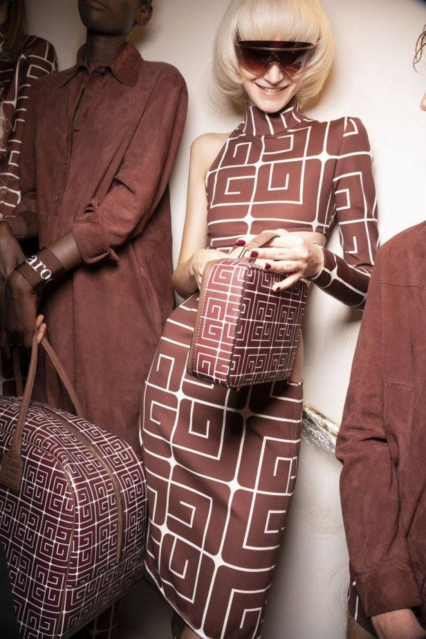 اسبوع الموضة في باريس 2019 مجموعة GUY LAROCHE للألبسة الجاهزة لربيع  وصيف 2020