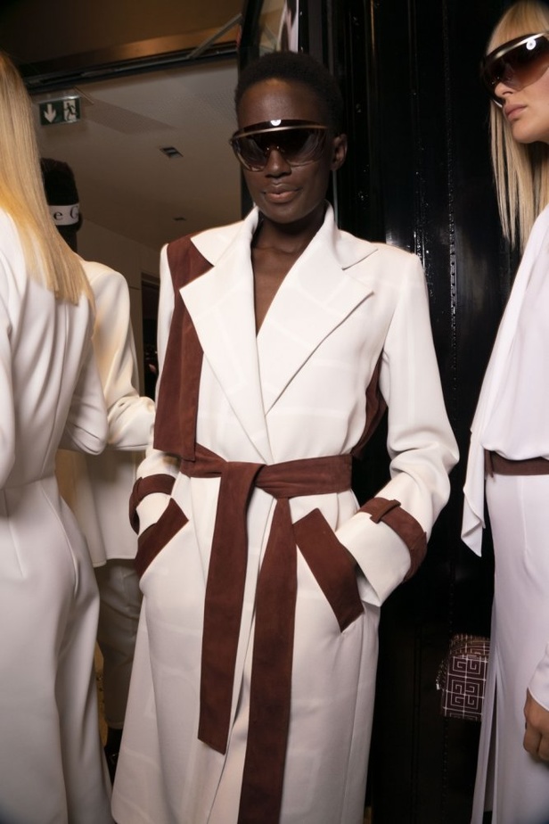 اسبوع الموضة في باريس 2019 مجموعة GUY LAROCHE للألبسة الجاهزة لربيع  وصيف 2020