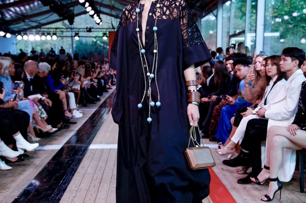 اسبوع الموضة في باريس 2019 مجموعة ايلي صعب الفاخرة لربيع وصيف 2020