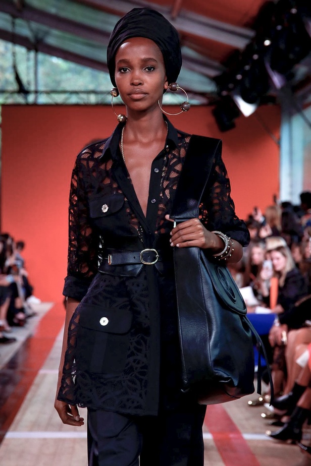 اسبوع الموضة في باريس 2019 مجموعة ايلي صعب الفاخرة لربيع وصيف 2020