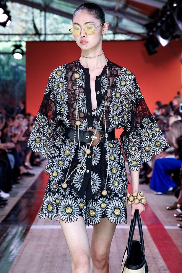 اسبوع الموضة في باريس 2019 مجموعة ايلي صعب الفاخرة لربيع وصيف 2020