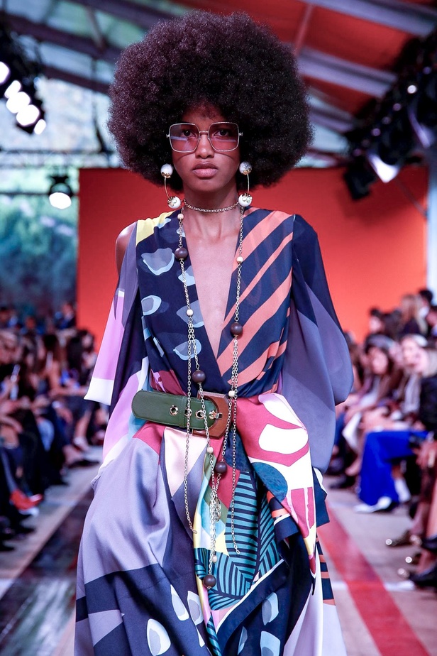 اسبوع الموضة في باريس 2019 مجموعة ايلي صعب الفاخرة لربيع وصيف 2020