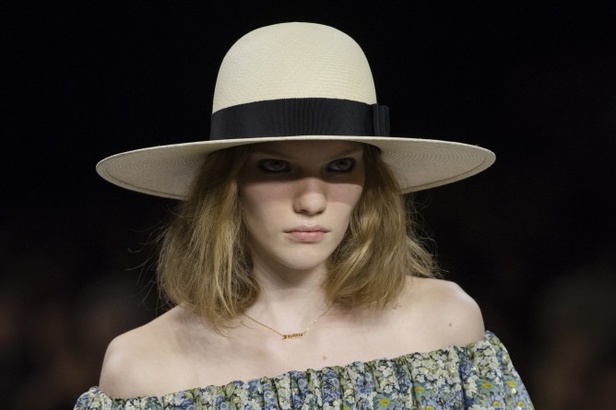 اسبوع الموضة في باريس 2019 أزياء  CELINE الفاخرة لربيع وصيف 2020