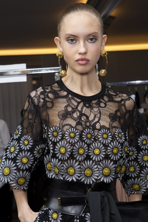 اسبوع الموضة في باريس 2019 مجموعة ايلي صعب الفاخرة لربيع وصيف 2020