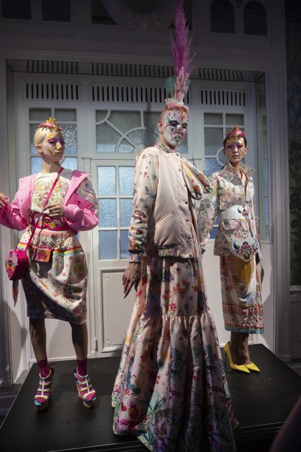 اسبوع الموضة في باريس 2019 مجموعة الالبسة الجاهزة من MANISH ARORA لربيع وصيف 2020