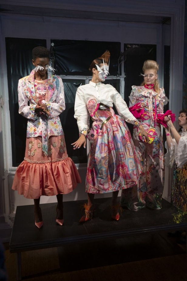 اسبوع الموضة في باريس 2019 مجموعة الالبسة الجاهزة من MANISH ARORA لربيع وصيف 2020