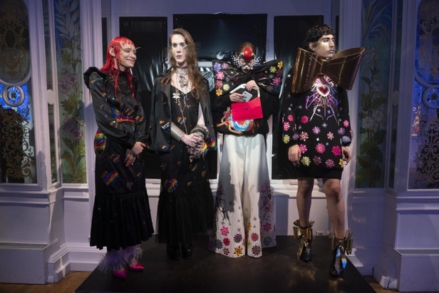 اسبوع الموضة في باريس 2019 مجموعة الالبسة الجاهزة من MANISH ARORA لربيع وصيف 2020