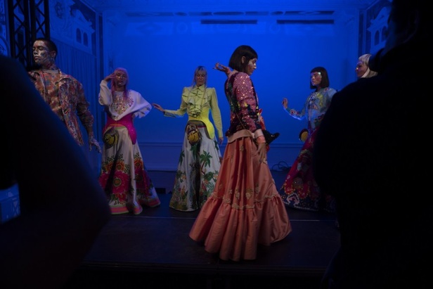 اسبوع الموضة في باريس 2019 مجموعة الالبسة الجاهزة من MANISH ARORA لربيع وصيف 2020