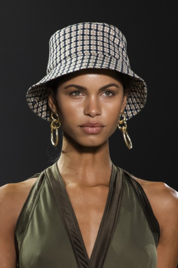  اسبوع الموضة في نيويورك 2019 ابرز صيحات أزياء و اكسسوارات ELIE TAHARI لربيع وصيف 2020 