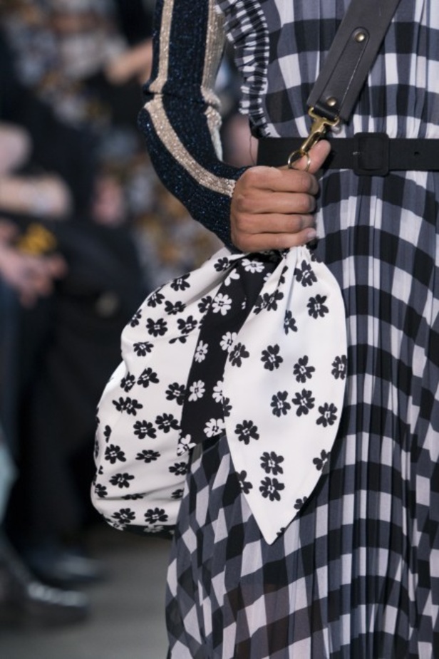 مجموعة Self Portrait للألبسة الجاهزة لخريف 2019