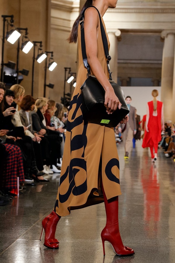 مجموعة فيكتوريا بيكهام لموسم خريف وشتاء 2019-2020