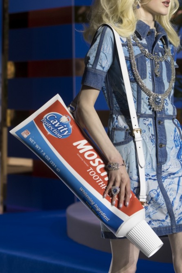 مجموعة Moschino  للألبسة الجاهزة لخريف و شتاء 2019