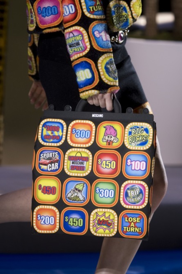 مجموعة Moschino  للألبسة الجاهزة لخريف و شتاء 2019