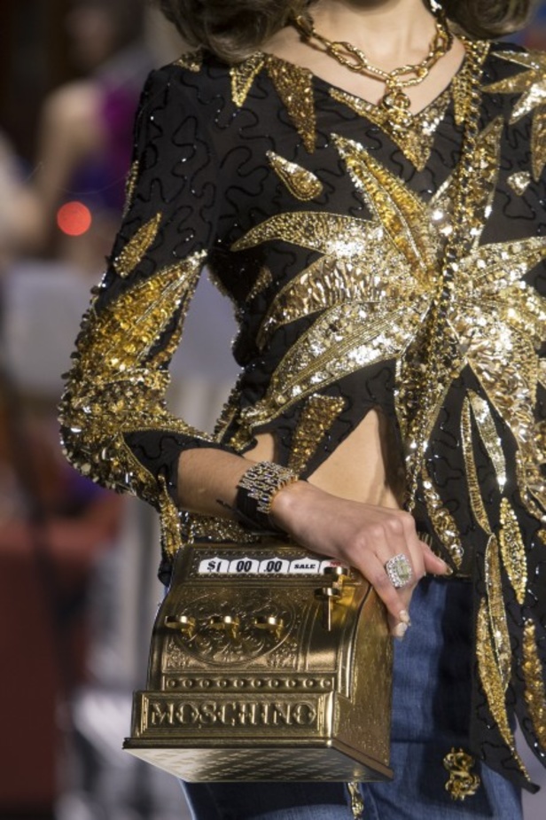 مجموعة Moschino  للألبسة الجاهزة لخريف و شتاء 2019