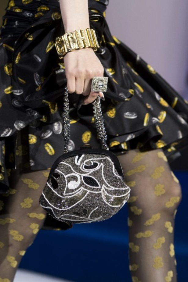 مجموعة Moschino  للألبسة الجاهزة لخريف و شتاء 2019