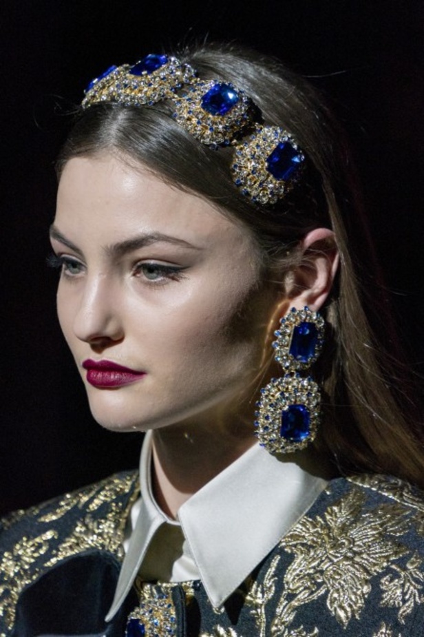 دولتشي أند غابانا تحيي موضة المرأة العصرية بتصاميمها