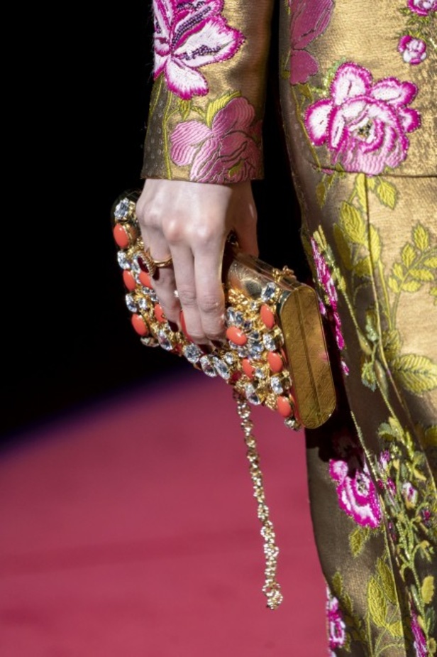 دولتشي أند غابانا تحيي موضة المرأة العصرية بتصاميمها