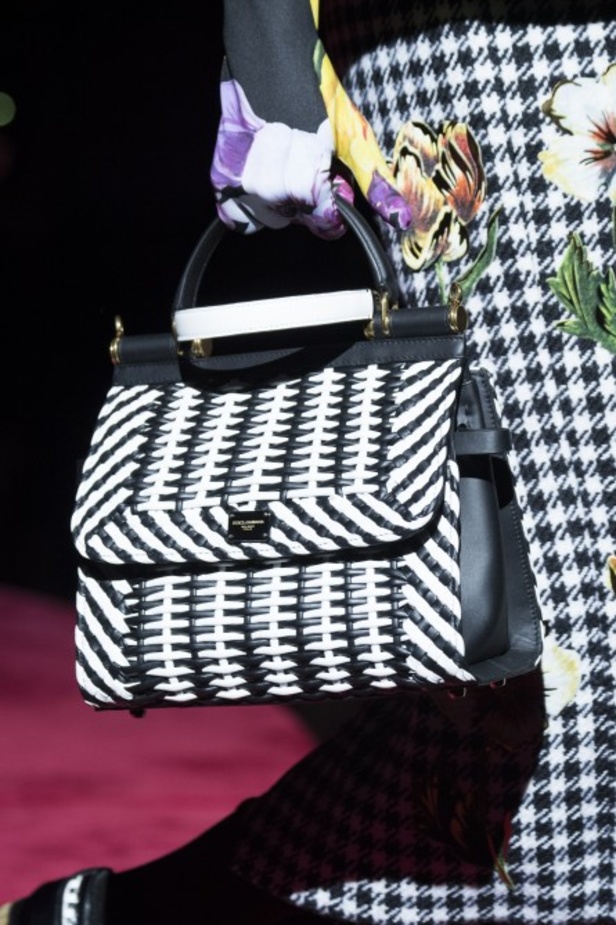 دولتشي أند غابانا تحيي موضة المرأة العصرية بتصاميمها