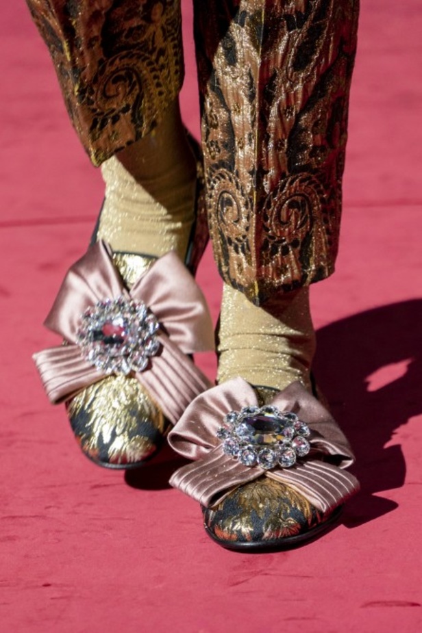 دولتشي أند غابانا تحيي موضة المرأة العصرية بتصاميمها