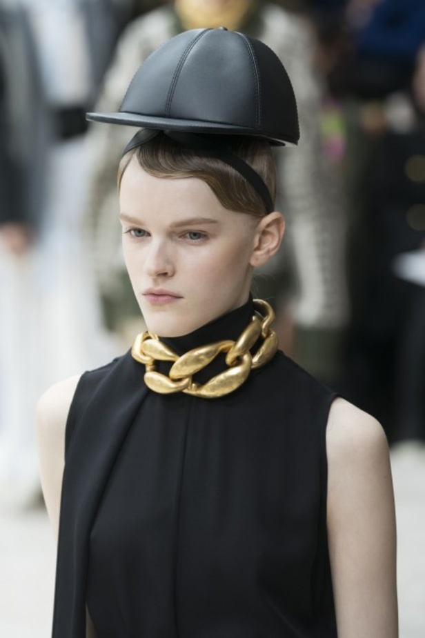 عرض أزياءJ.W. Anderson  لموسم خريف وشتاء 2019