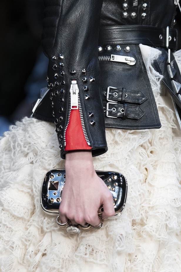 عرض أزياء ألكسندر ماكوين لموسم خريف وشتاء 2019