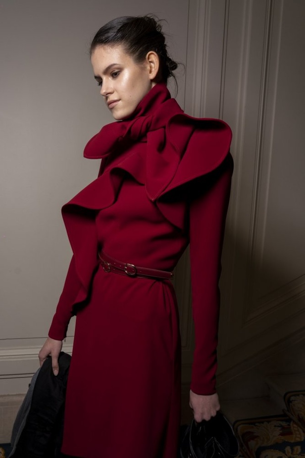 تصاميم كلاسيكية ومتنوعة من Elie Saab لخريف وشتاء 2019 