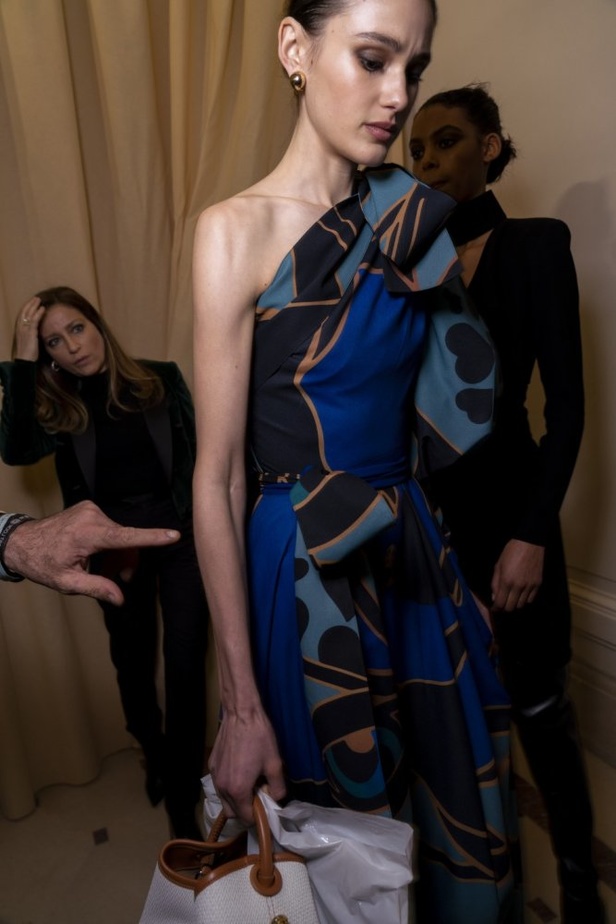 تصاميم كلاسيكية ومتنوعة من Elie Saab لخريف وشتاء 2019 