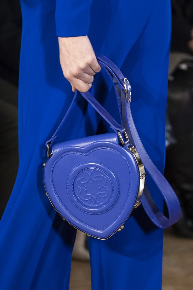 تصاميم كلاسيكية ومتنوعة من Elie Saab لخريف وشتاء 2019 