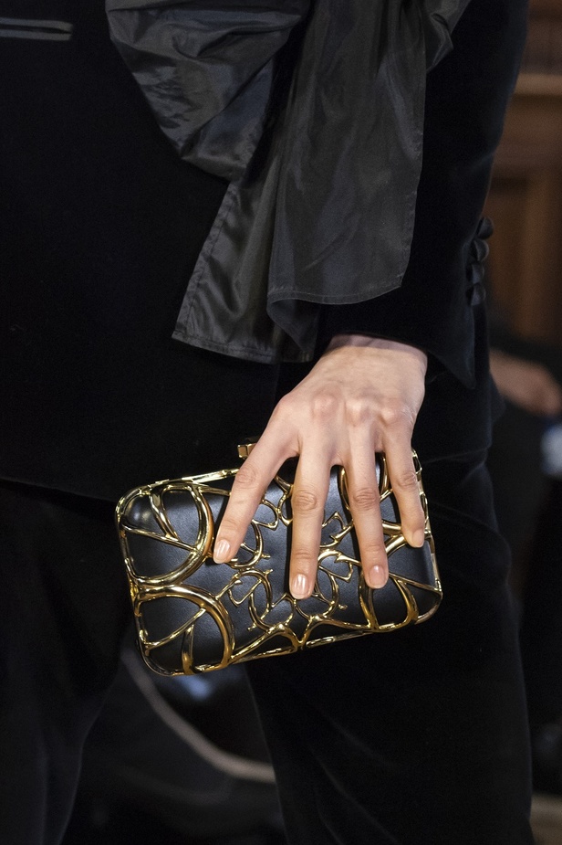 تصاميم كلاسيكية ومتنوعة من Elie Saab لخريف وشتاء 2019 