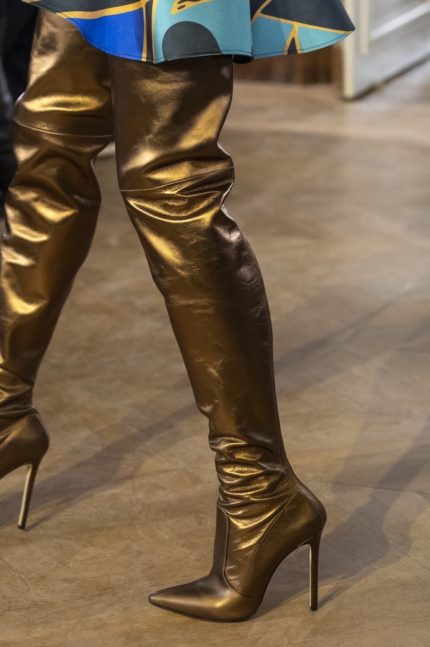 تصاميم كلاسيكية ومتنوعة من Elie Saab لخريف وشتاء 2019 