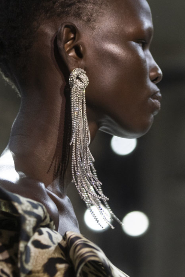 مجموعة الألبسة الراقية من ألكسندر فوتييه لربيع 2019