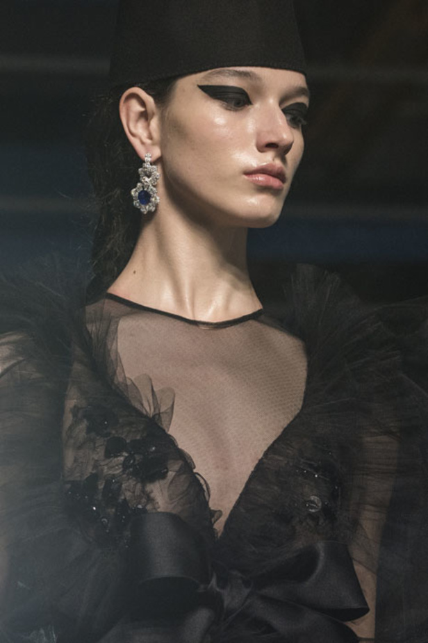 مجموعة الألبسة الراقية من جيامباتيستا فالي لربيع 2019