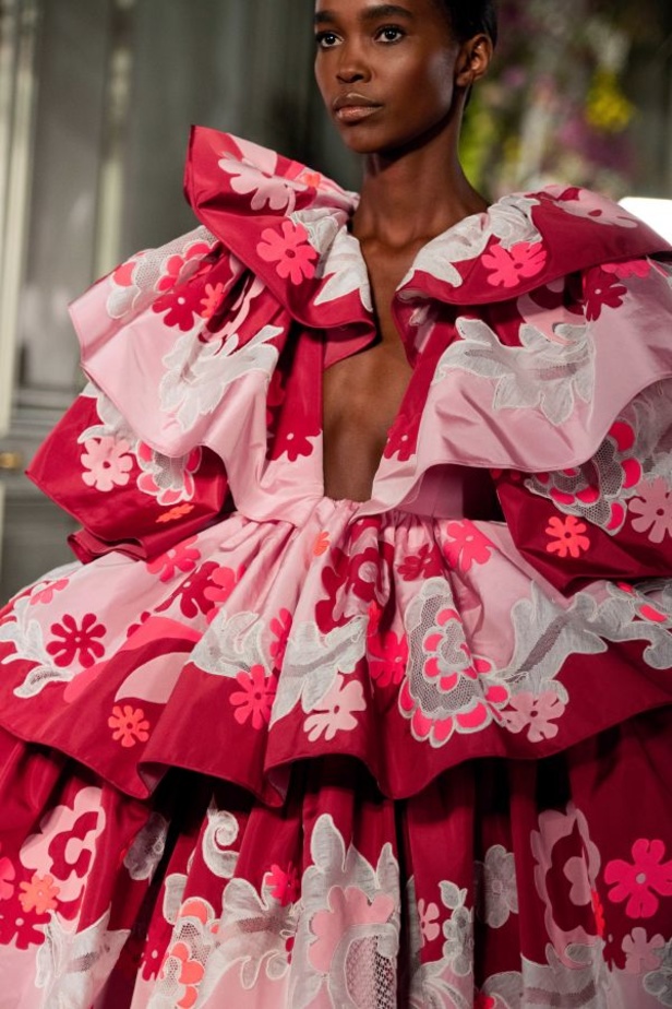 عرض أزياء فالنتينو لربيع 2019